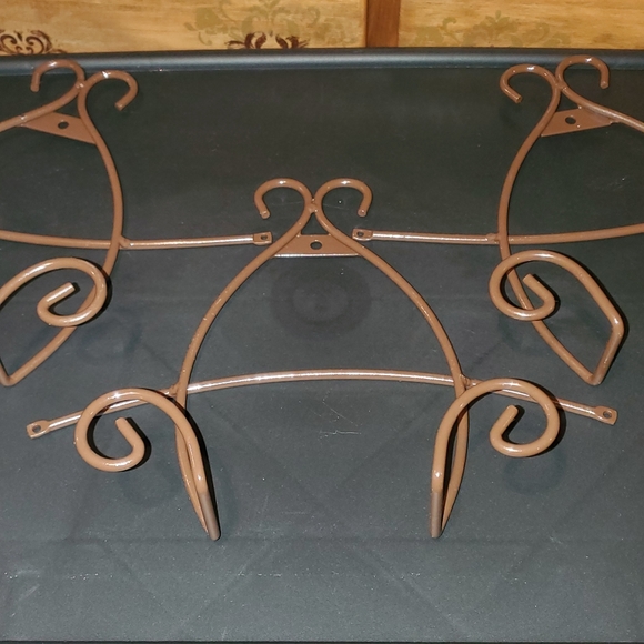 Italian Style Plates & Metal Hanger Set - Picture 7 of 15